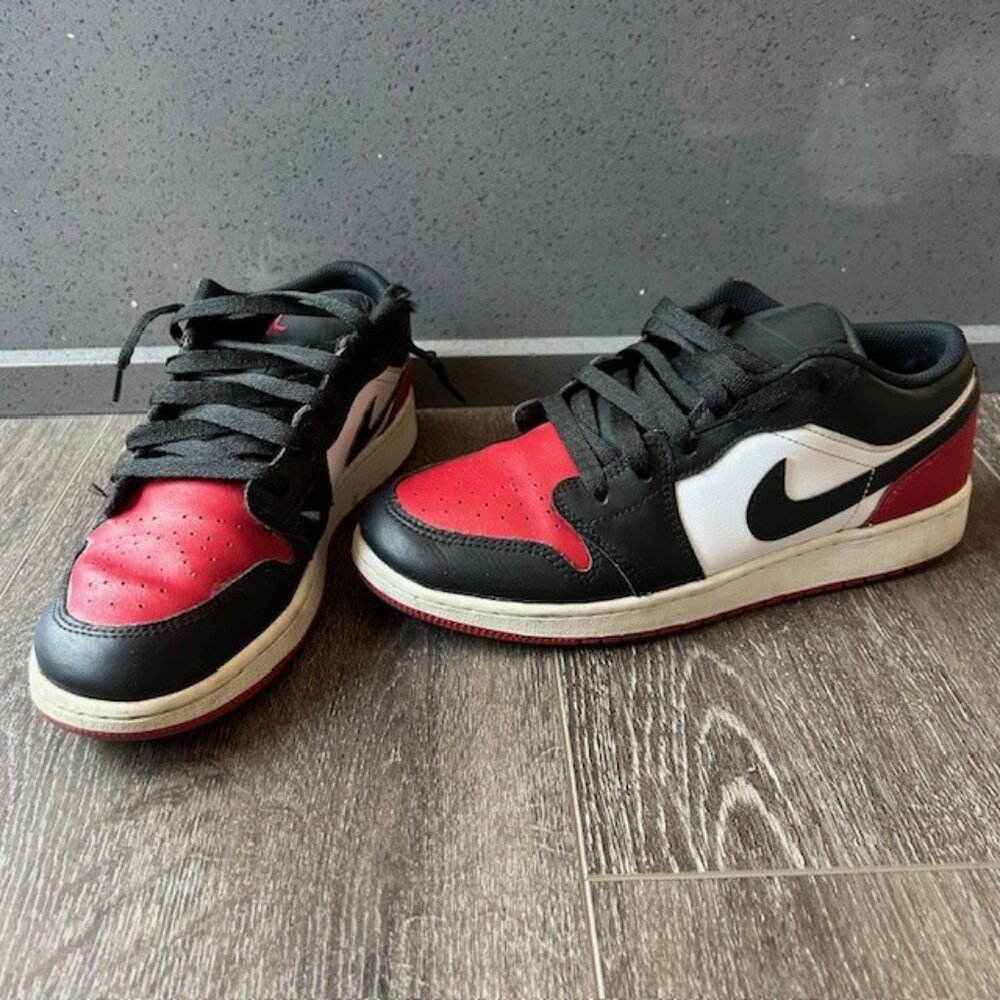 Nike Air Jordan 1 Low Red White Black Toe 553560-161 Unisex Size 7Y  Nice clean